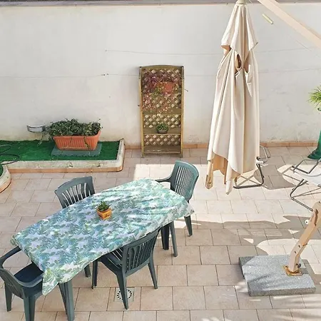 Garden House - *